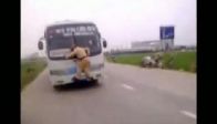 video Böyle trafik polisi görülmedi!
