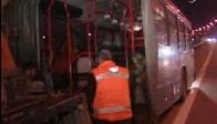 video İETT otobüsü ikiye bölündü