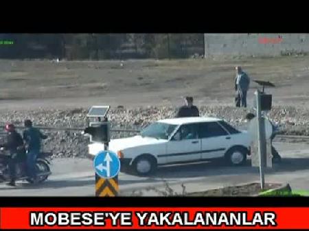 Otomobili tamire motosikletle götürdüler
