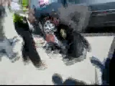 Ambulans yayalara nöyle çarptı
